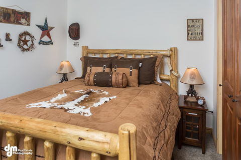 Alaska Knotty Pine B&B - LBG 25