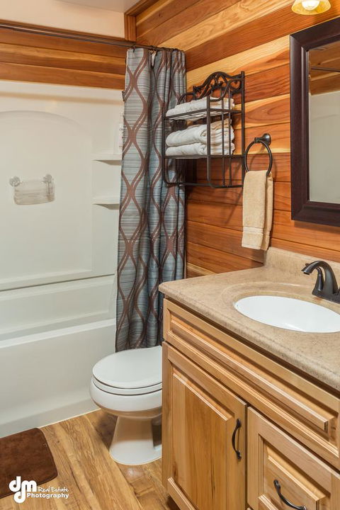 Alaska Knotty Pine B&B - LBG 7