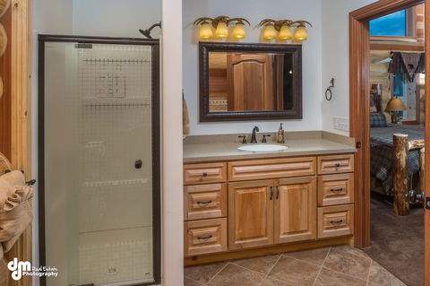 Alaska Knotty Pine B&B - LBG 9