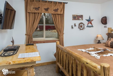 Alaska Knotty Pine B&B - LBG 26
