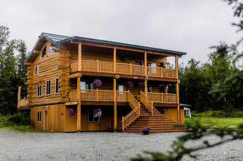 Alaska Knotty Pine B&B - LBG 0