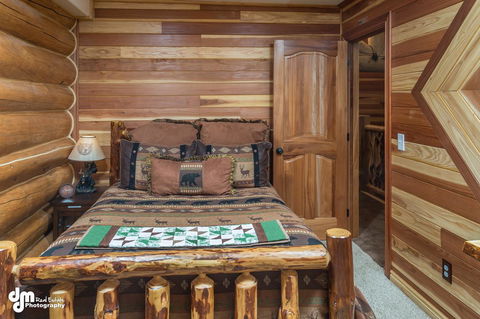 Alaska Knotty Pine B&B - LBG 8