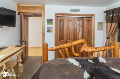 Alaska Knotty Pine B&B - LBG 24