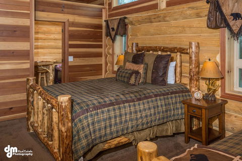 Alaska Knotty Pine B&B - LBG 15