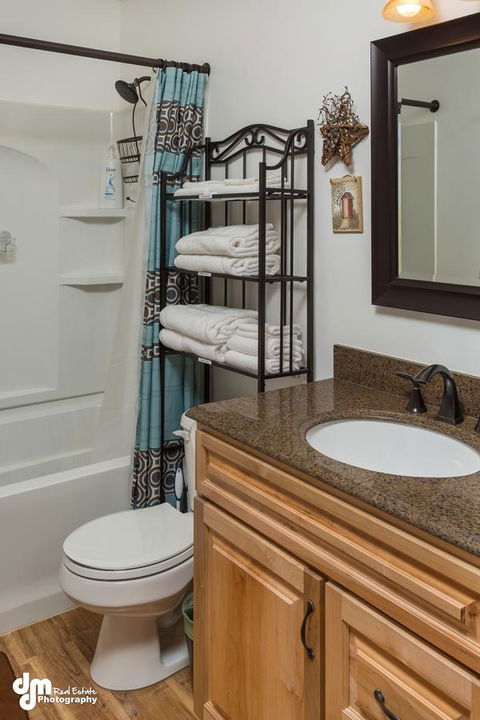 Alaska Knotty Pine B&B - LBG 28