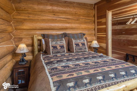 Alaska Knotty Pine B&B - LBG 20