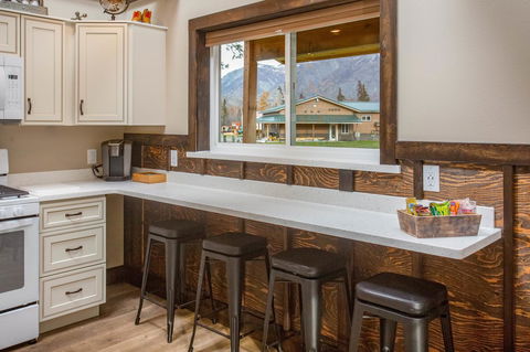 Pine Cottage At Alaska Backcountry Cottages - LBG 6