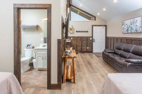 Pine Cottage At Alaska Backcountry Cottages - LBG 20