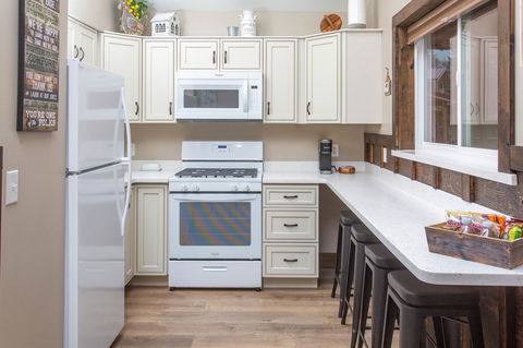 Pine Cottage At Alaska Backcountry Cottages - LBG 24
