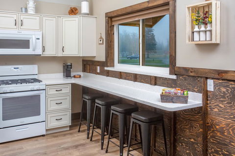 Pine Cottage At Alaska Backcountry Cottages - LBG 26