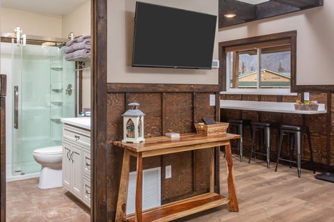 Pine Cottage At Alaska Backcountry Cottages - LBG 8