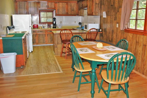 Gwin's Lodge - LBG 16