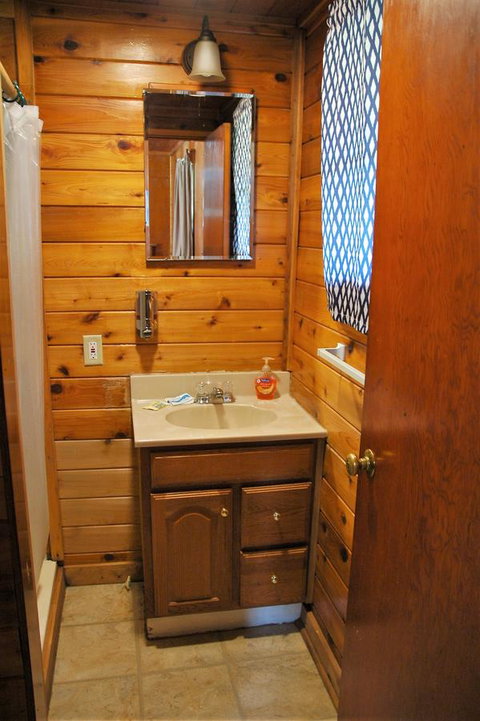 Gwin's Lodge - LBG 33