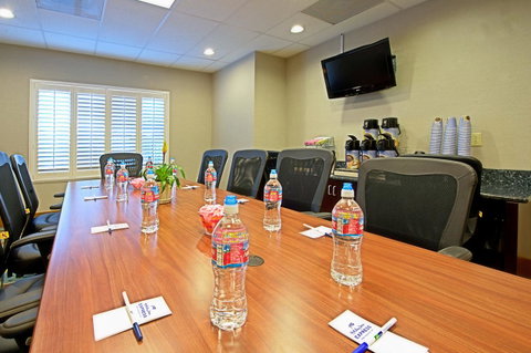 Holiday Inn Express Hotel & Suites Tucson - LBG 16