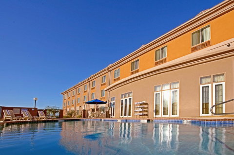 Holiday Inn Express Hotel & Suites Tucson - LBG 6