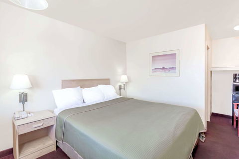 Knights Inn And Suites Yuma - LBG 25