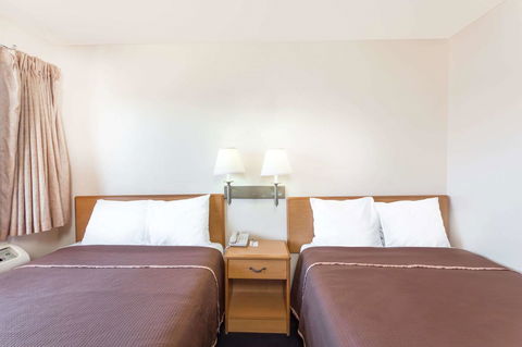 Knights Inn And Suites Yuma - LBG 20