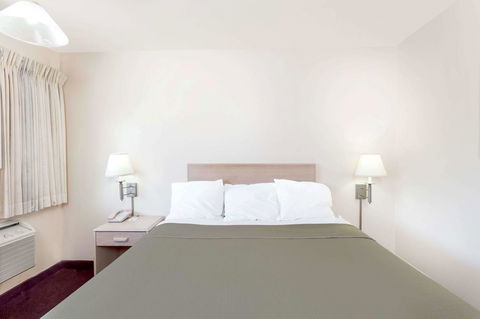 Knights Inn And Suites Yuma - LBG 30