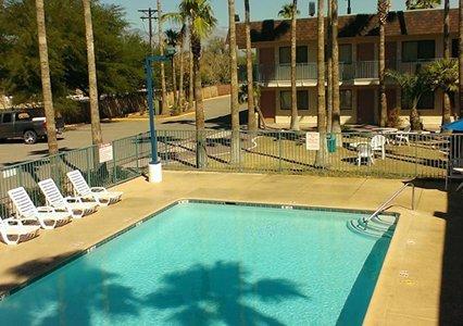 Super Inn Motel - LBG 2