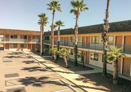 Super Inn Motel - LBG 3