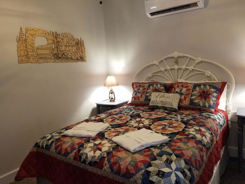 Flatbed Ford Bed And Breakfast - LBG 36