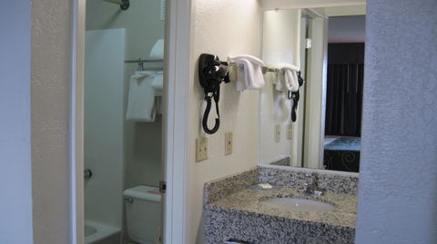 Travelodge By Wyndham Winslow - LBG 3
