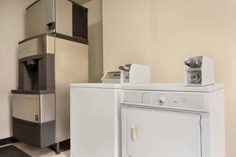 Travelodge By Wyndham Winslow - LBG 34