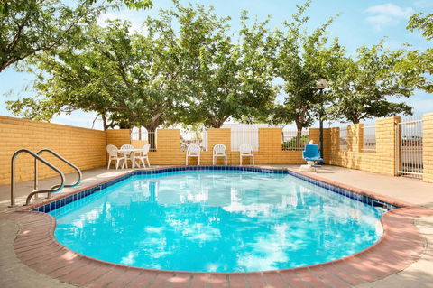 Travelodge By Wyndham Winslow - LBG 32
