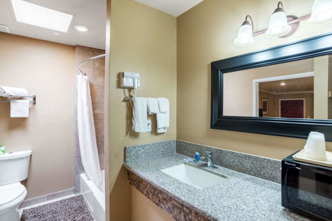 Wildcat Inn University - LBG 21