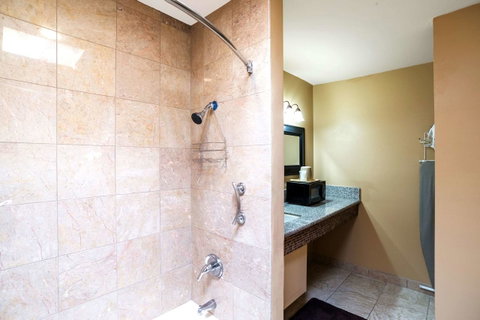 Wildcat Inn University - LBG 25