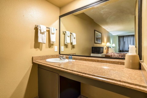 Wildcat Inn University - LBG 16