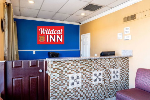 Wildcat Inn University - LBG 5