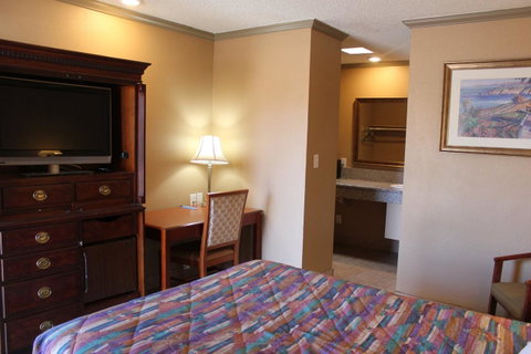 Wildcat Inn University - LBG 13