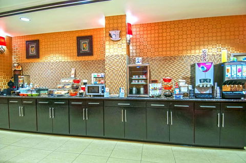 Best Western Plus JFK Inn & Suites - LBG 6