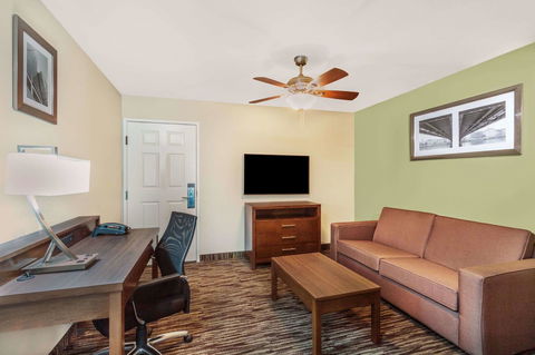 Comfort Inn & Suites - LBG 12