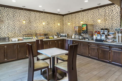 Comfort Inn & Suites - LBG 4