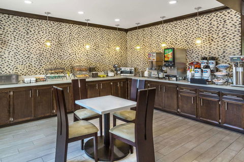 Comfort Inn & Suites - LBG 18