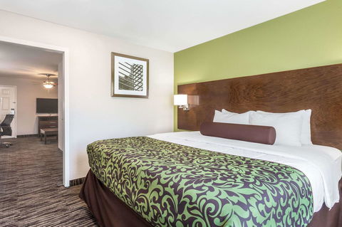 Comfort Inn & Suites - LBG 7