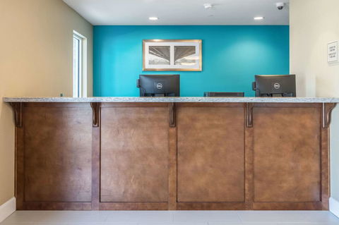 Econo Lodge Inn & Suites North Little Rock - LBG 27