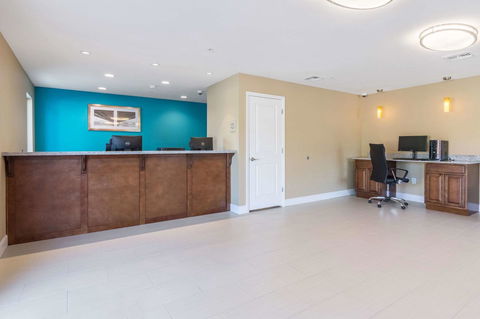 Econo Lodge Inn & Suites North Little Rock - LBG 16