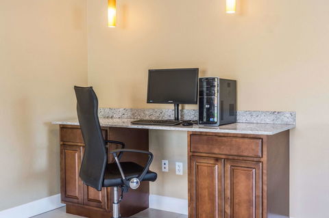 Econo Lodge Inn & Suites North Little Rock - LBG 25