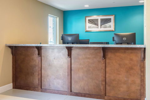 Econo Lodge Inn & Suites North Little Rock - LBG 7