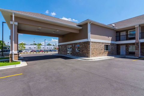 Econo Lodge Inn & Suites North Little Rock - LBG 15