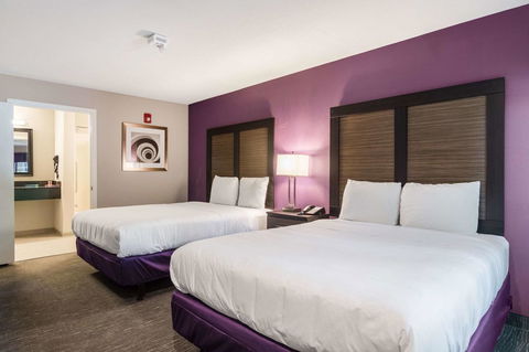 Econo Lodge Inn & Suites North Little Rock - LBG 12