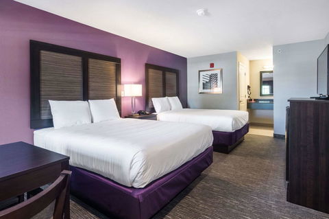 Econo Lodge Inn & Suites North Little Rock - LBG 23