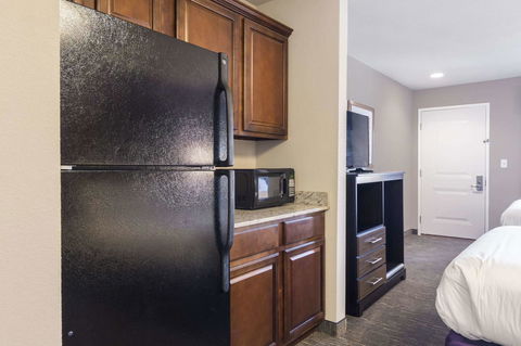 Econo Lodge Inn & Suites North Little Rock - LBG 1