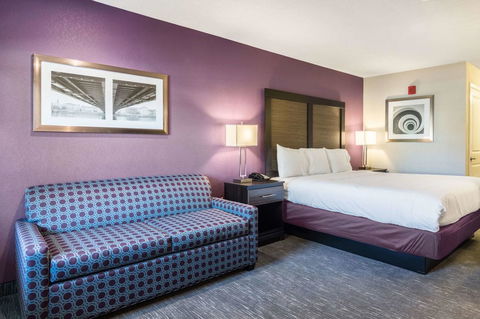 Econo Lodge Inn & Suites North Little Rock - LBG 10