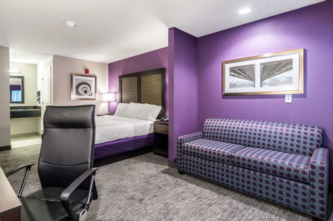 Econo Lodge Inn & Suites North Little Rock - LBG 13