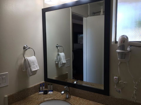 Americas Best Value Presidents Inn Monterey - LBG 13