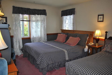 Summerland Inn - LBG 12